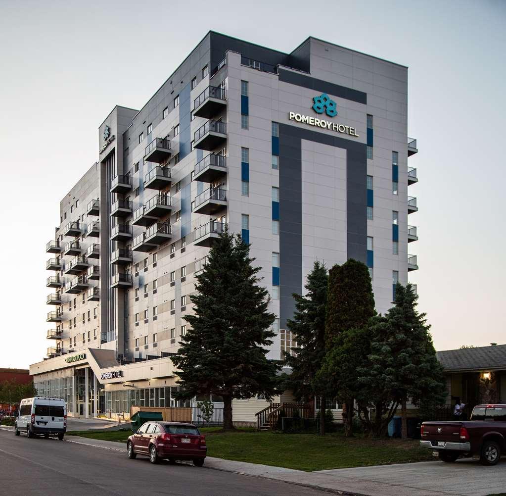 Pomeroy Hotel Fort Mcmurray Bagian luar foto