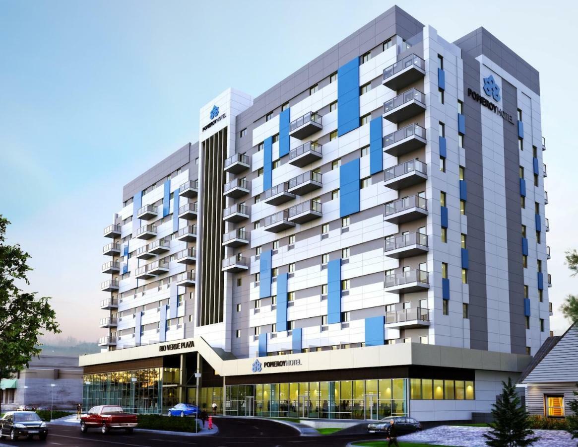 Pomeroy Hotel Fort Mcmurray Bagian luar foto