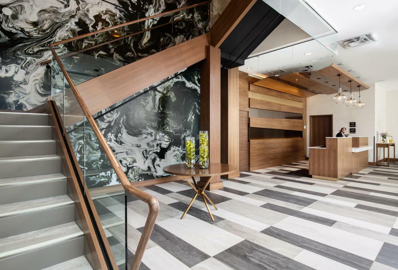 Pomeroy Hotel Fort Mcmurray Bagian luar foto