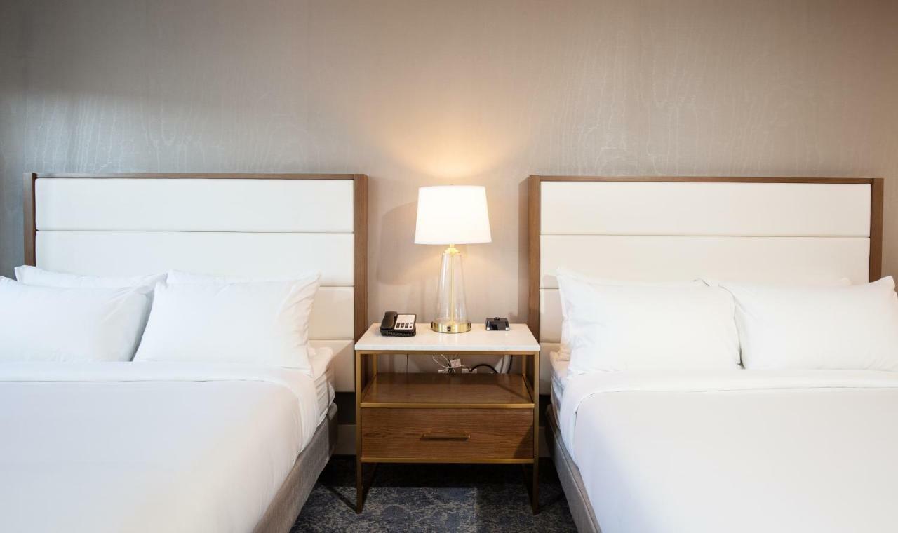Pomeroy Hotel Fort Mcmurray Bagian luar foto