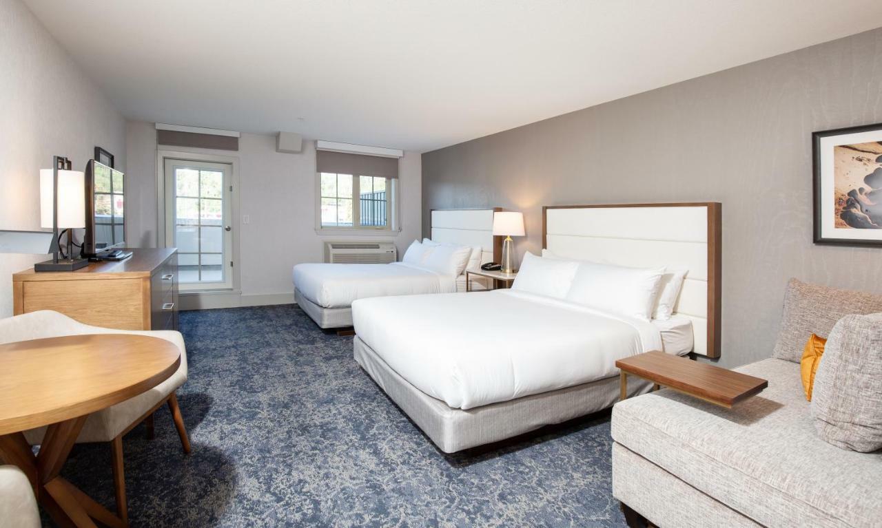 Pomeroy Hotel Fort Mcmurray Bagian luar foto