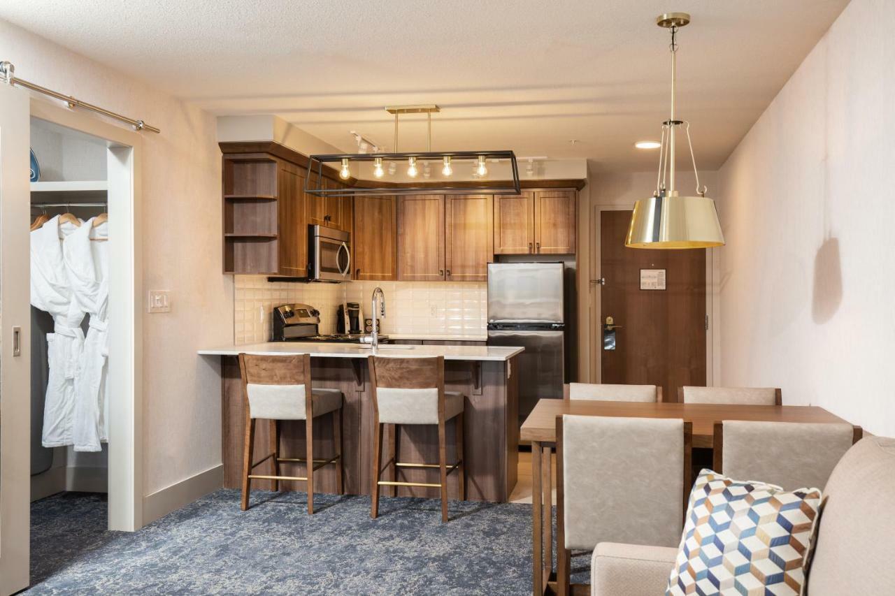 Pomeroy Hotel Fort Mcmurray Bagian luar foto