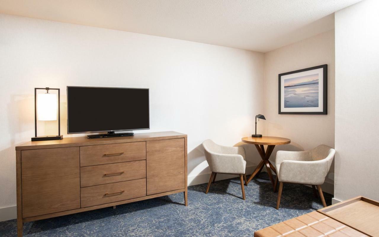Pomeroy Hotel Fort Mcmurray Bagian luar foto