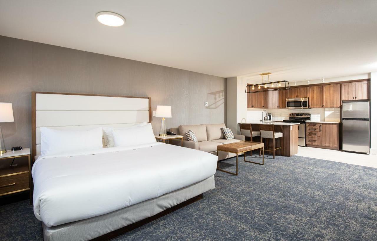 Pomeroy Hotel Fort Mcmurray Bagian luar foto