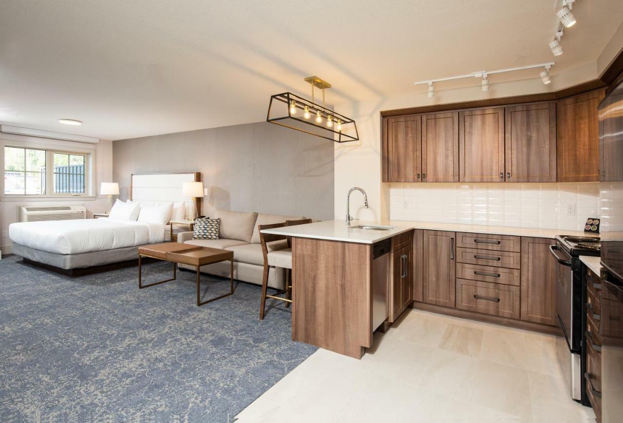 Pomeroy Hotel Fort Mcmurray Bagian luar foto